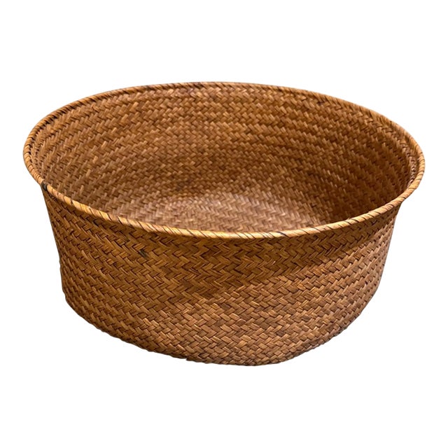 Woven Storage Wicker Basket Round Shape Vintage Modern For Sale