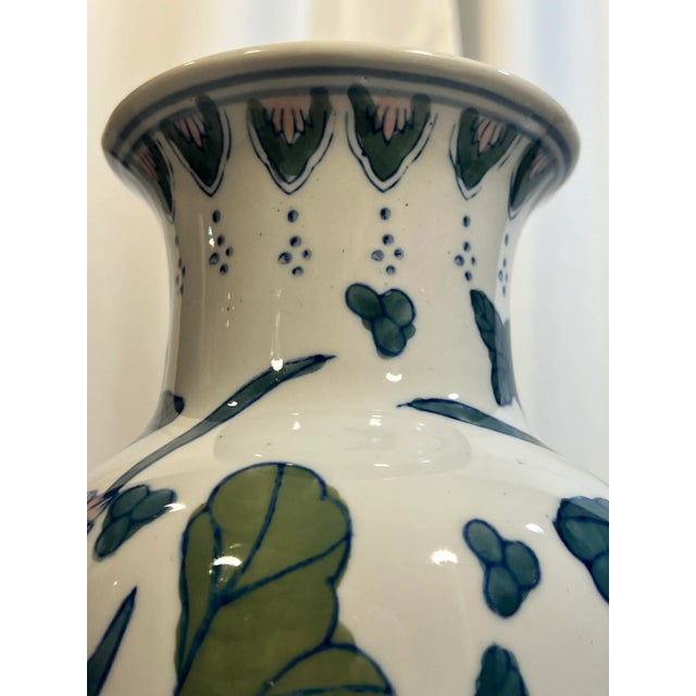 Vintage Chinese Export Famille Verte Chinoiserie Vase For Sale In Mobile - Image 6 of 8