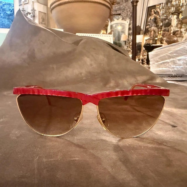 1980s Vintage Red Acetate Oversized Cat-Eyes Sunglasses by Laura Biagiotti For Sale - Image 10 of 12