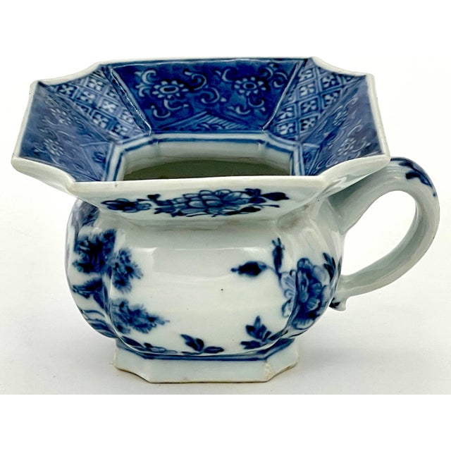 Chinese Blue and White Spittoon, Qing Dynasty, Kangxi Period For Sale - Image 4 of 9