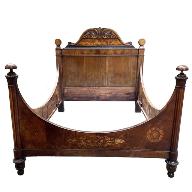 Antique walnut double bed from the first half of the 19th century, with a boat-shaped frame entirely veneered with thick...