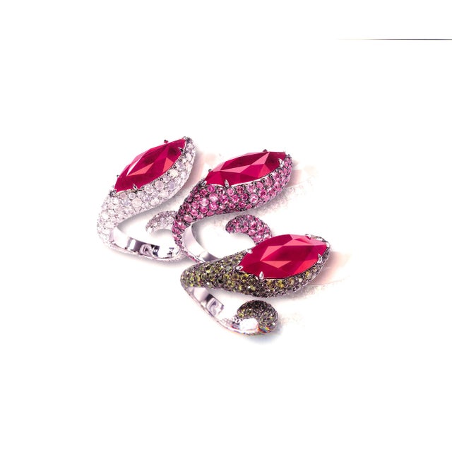 [136] pp. De Grisogono 2004 13 5/8" x 17" w/ description list laid-in It features a selection of pieces of fine diamond...