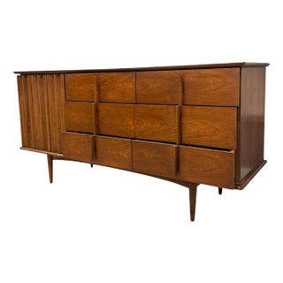 1950s Vintage Mid Century Modern Solid Walnut 9 Drawer Dresser by United Furniture Dovetailed Drawers For Sale