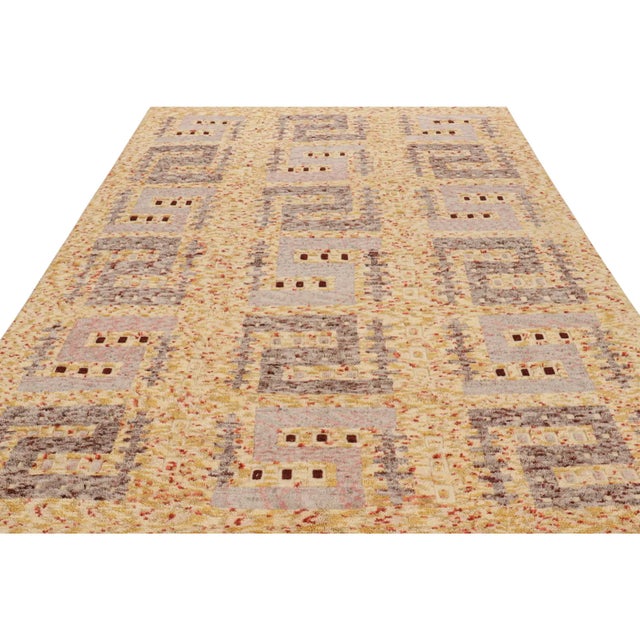 Originating from India, this hand-knotted contemporary pile rug hails from Rug & Kilim’s Scandinavian-inspired collection,...
