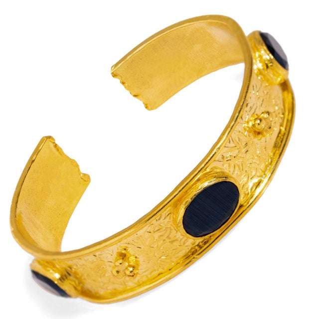 Cleopatra Sapphire Gemstone & Gold Antique Cuff Bracelet For Sale In Miami - Image 6 of 8