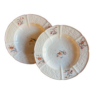 Antique 18th Century George II Bow Porcelain Soup Bowls Decorated With Two Quails in the Kakiemon Taste - a Pair For Sale