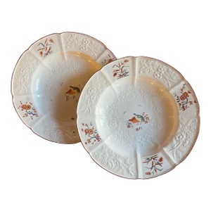 Antique 18th Century George II Bow Porcelain Soup Bowls Decorated With Two Quails in the Kakiemon Taste - a Pair