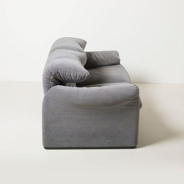 Maralunga Two-Seater Sofa by Vico Magistretti for Cassina, Italy, 1980s For Sale - Image 9 of 11