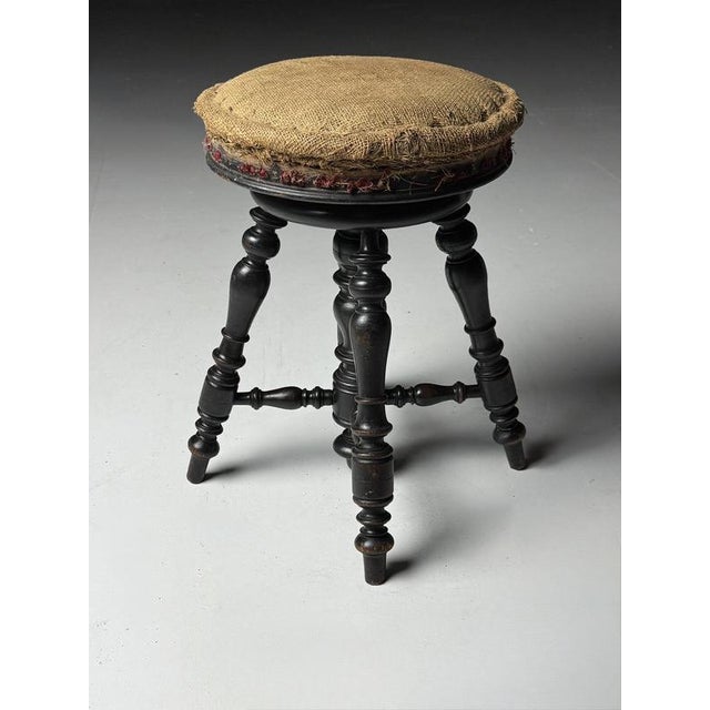 Antique piano stool. Circa 1880-1900. Needs reupholstering. Dimensions: 49H x 33ø cm