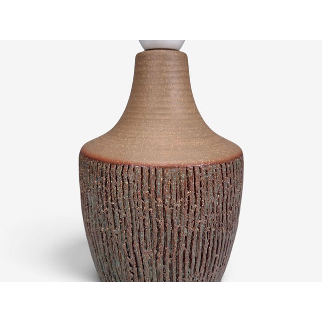 1960s Mid-Century Modern Einar Johansen, Rustic Brown Stoneware Table Lamp For Sale In New York - Image 6 of 10