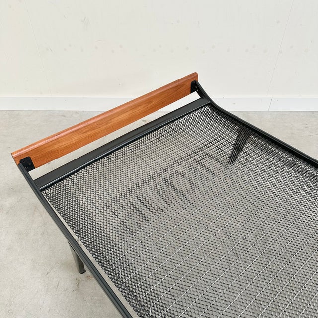 4 beds in stock 3x: 200x83 cm 1x: 200x93 cm This piece has an attribution mark, I am sure that it is completely authentic...