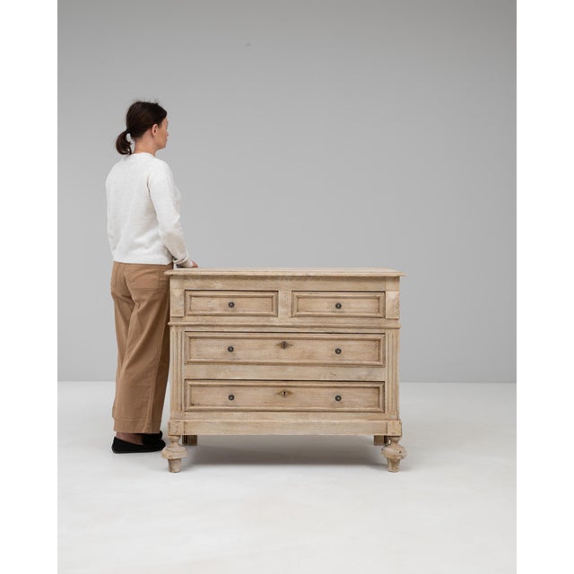 Traditional 1900s French Oak Chest Of Drawers For Sale - Image 3 of 18