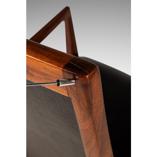 Set of Four (4) Restored Mid-Century Modern High-Back Dining Chairs in Walnut & Vinyl Attributed to Milo Baughman for Dillingham, Usa, C. 1960s For Sale - Image 18 of 18
