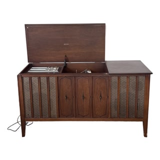 Mid Century Console With Built in Turntable and Radio (Zenith) For Sale