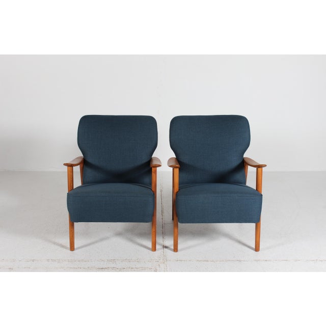 Mid-Century Modern Danish Easy Chairs in Beech and Blue Fabric by Fritz Hansen, 1950-1960, Set of 2 For Sale - Image 3 of 15