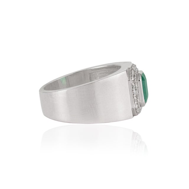 Gemstone Vintage Style Cushion Cut 1.2 Ct Emerald & Diamond Halo Signet Ring in 925 Silver Size 8 For Sale - Image 7 of 15