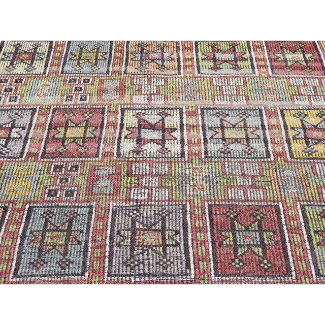 1960s Vintage Turkish Handmade Kilim Rug - 69"x105" For Sale - Image 4 of 12