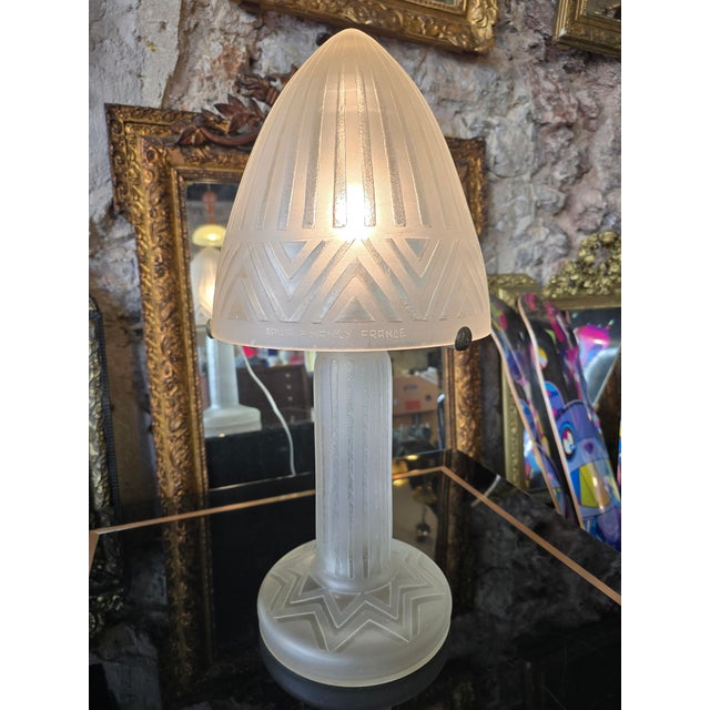 French Art Deco Mushroom Lamp in Frosted Glass from Daum, 1930 For Sale - Image 11 of 14