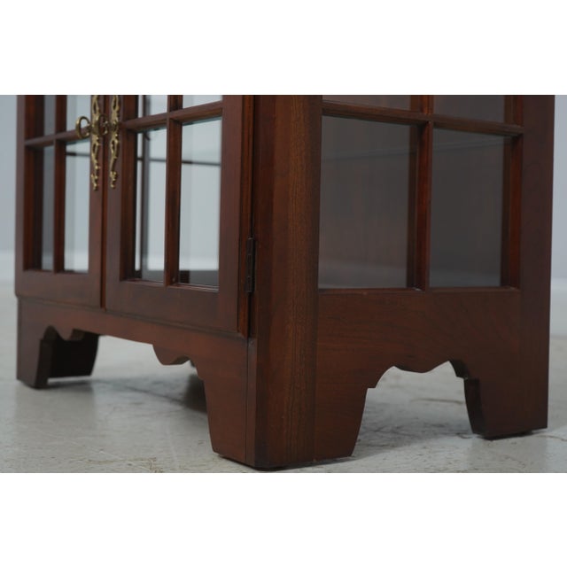 Pennsylvania House Cherry Two-Door Glass Top Vitrine Display Table For Sale - Image 10 of 16