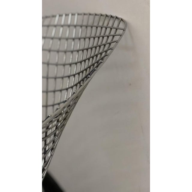 Wire 421 and 422 Diamond Chairs in Silver and Blue by Harry Bertoia for Knoll, 1970s, Set of 2 For Sale - Image 9 of 18