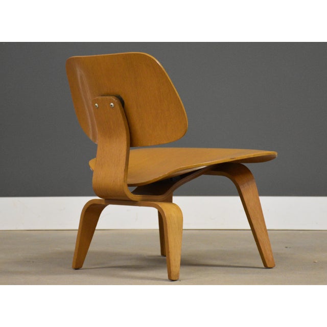 Wood Early LCW Oak Lounge Chair by Charles and Ray Eames for Herman Miller For Sale - Image 7 of 11