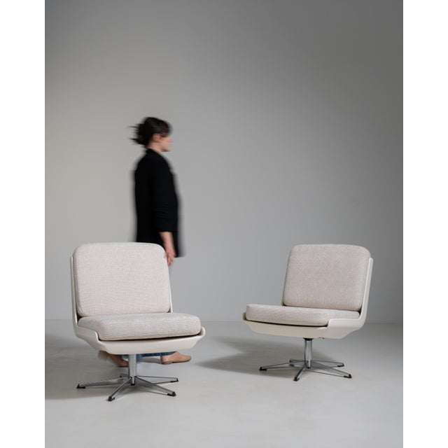 Pair of Variopur Space Age Upholstered Swivel Chairs, Antique, Germany, Circa 1970 For Sale - Image 4 of 15