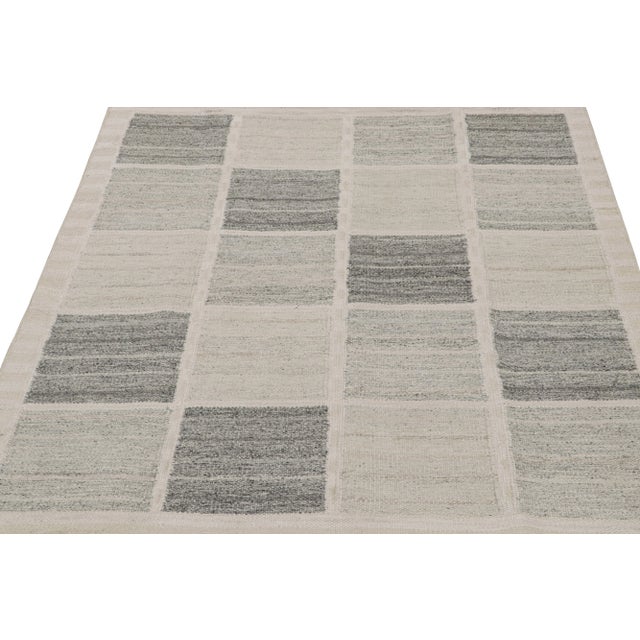 Rug & Kilim’s Scandinavian Style Kilim and Square Rug in Gray Geometric