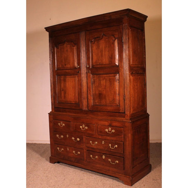 18th Century Oak Linen Press For Sale - Image 4 of 10