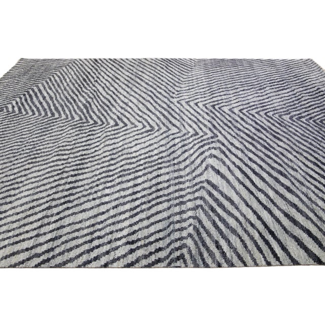 2020s Gray Modern Vivien Handmade Seamless Abstract Pattern Wool Rug For Sale - Image 5 of 10