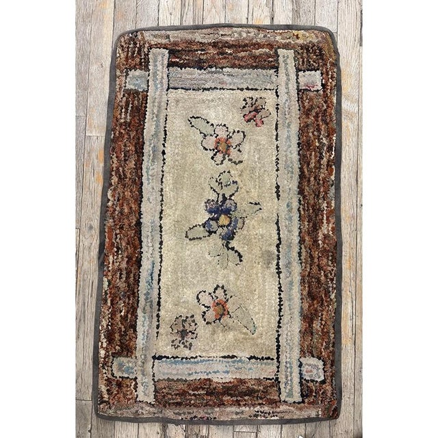 American 1880s Traditional Beige Antique Folk Art American Hooked Knotted Wool Rug For Sale - Image 3 of 7