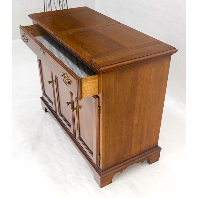 Flip Top Banded One Drawer Raised Panel Cherry 3 Door Liquor Cabinet Server MINT For Sale - Image 18 of 18