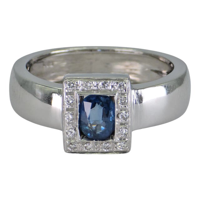 Late 20th Century 18k (750) White Gold Natural Oval Sapphire and Natural Diamond Ring, Size 5.25 For Sale