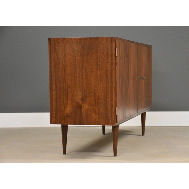 Poul Hundevad 1960s Danish Modern Walnut Credenza by Poul Hundevad For Sale - Image 4 of 10