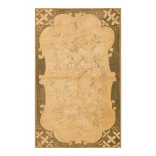 1940s Tan Camel Medallion Folk Art Antique American Hooked Rug 3'4" X 5'7" Handknotted Wool Carpet For Sale