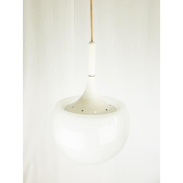 Ivory White Metal and Sandblasted Glass Mushroom-Shaped Pendant Lamp attributed to Martinelli Luce, 1960s For Sale - Image 8 of 11