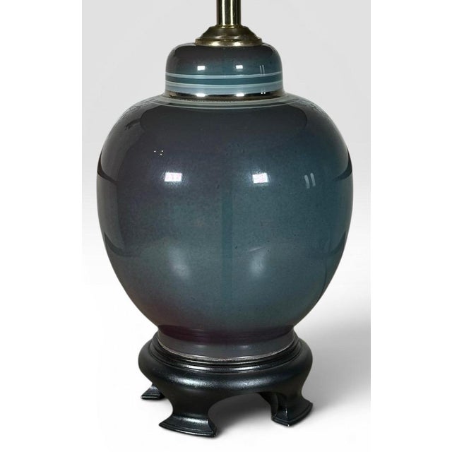 Chinoiserie Vintage Hollywood Regency Ombre Ceramic Ginger Jar Table Lamp With Navy Pleated Shade For Sale - Image 3 of 11