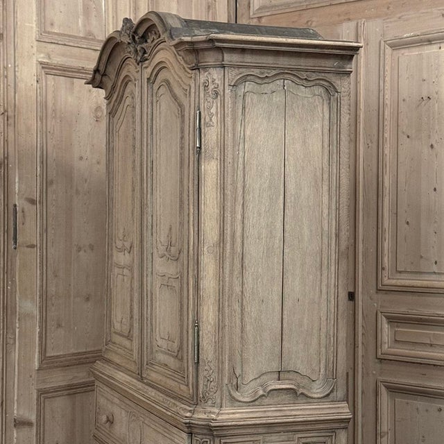 18th Century Liégeois Régence Period Stripped Oak Linen Press For Sale - Image 14 of 18