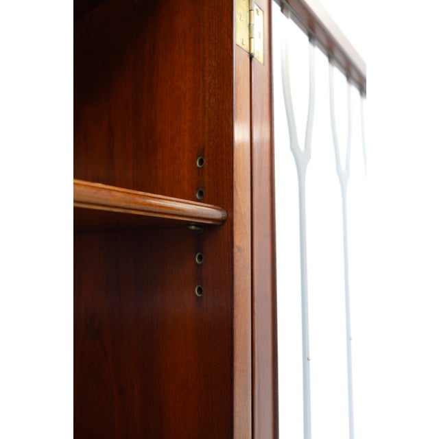 Danish Hepplewhite Mahogany Display Cabinet from Farre Møbelfabrik, 1970s For Sale - Image 9 of 18