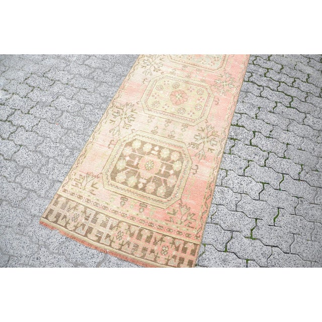 1960s Oushak Faded Turkish Woven Corridor Rug For Sale - Image 4 of 11