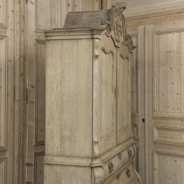18th Century Dutch Baroque Stripped Oak Linen Press For Sale - Image 12 of 18