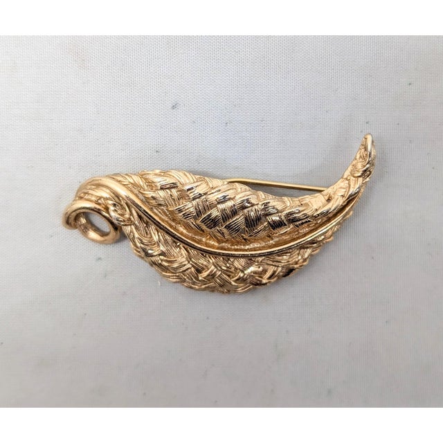 Vintage 1960s Signed Napier Goldtone "Woven" Leaf Brooch For Sale In Philadelphia - Image 6 of 7