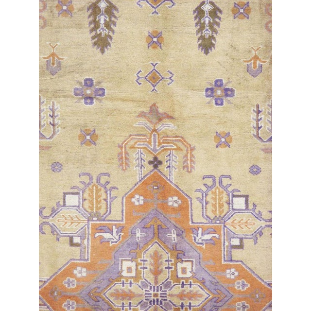 A vintage Turkish Oushak carpet from the mid-20th century. This unusual western Turkish Oushak is delineated in the...