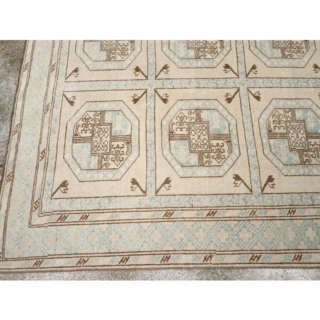 Mid 20th Century Galerie Shabab Collection Mid-20th Century Turkish Anatolian Accent Rug For Sale - Image 5 of 8