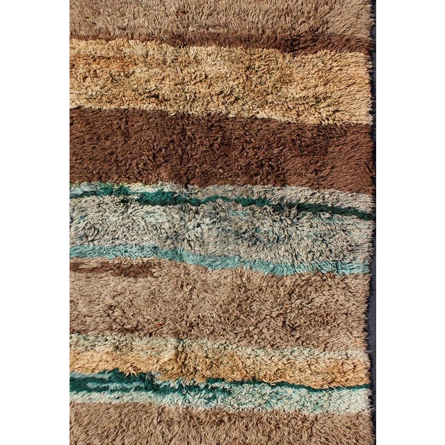 Vintage Turkish Tulu Rug with Modern Design for Modern & Contemporary Interiors. With a lustrous high pile, this Turkish...