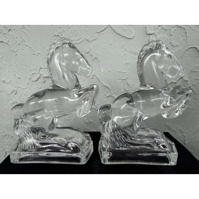 Vintage l.e. Smith Clear Glass Rearing Horse Bookends – Set of 2 (1950s) For Sale - Image 4 of 12