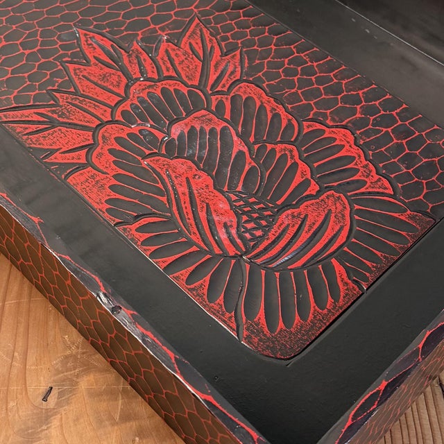 Traditional black lacquer with deep red accents, a high rim, and a pronounced relief: this Japanese tray is made to be...