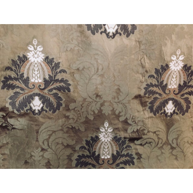 Traditional Oscar De La Renta Damask Fabric For Sale - Image 3 of 9