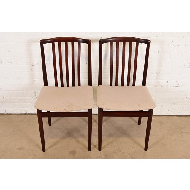 A sleek and stylish pair of mid-century Danish Modern sculpted rosewood side chairs or dining chairs By Vamdrup...