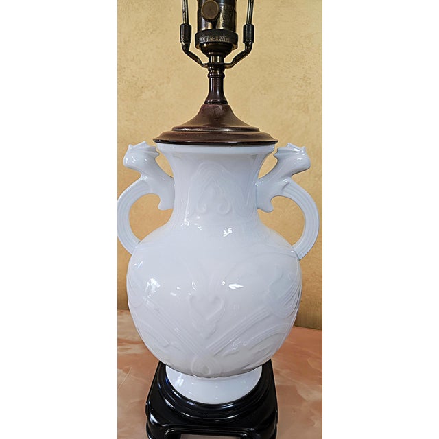 White Late 20th Century Wildwood Neoclassical White Porcelain Urn Lamp With Horse & Jockey Finial – 29.5” For Sale - Image 8 of 18