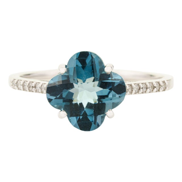Modern Chic 2.71ct Blue Topaz Diamond Clover Statement Ring in 14k Gold Size 6.5 For Sale